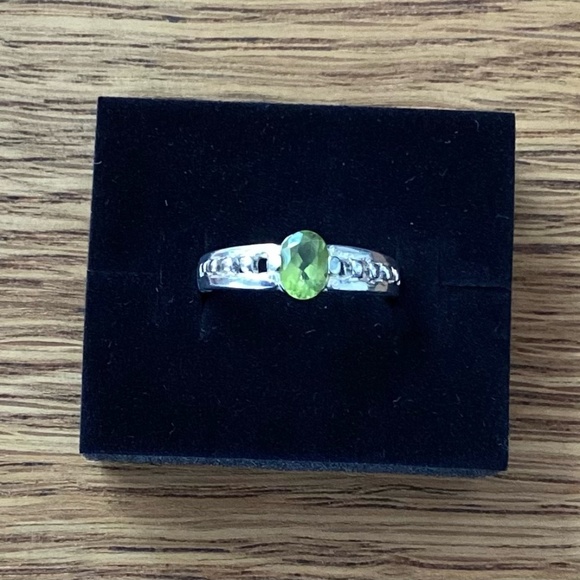 Sterling Silver ring (stamped 925).  Peridot stone.  Size 8. - Picture 1 of 4